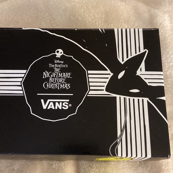 Nightmare Before Christmas Sk8-Hi Zip Vans - Picture 6 of 7